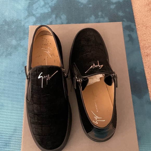 I am sellx my Giuseppe Zanotti All black Sneakers - Picture 6 of 9